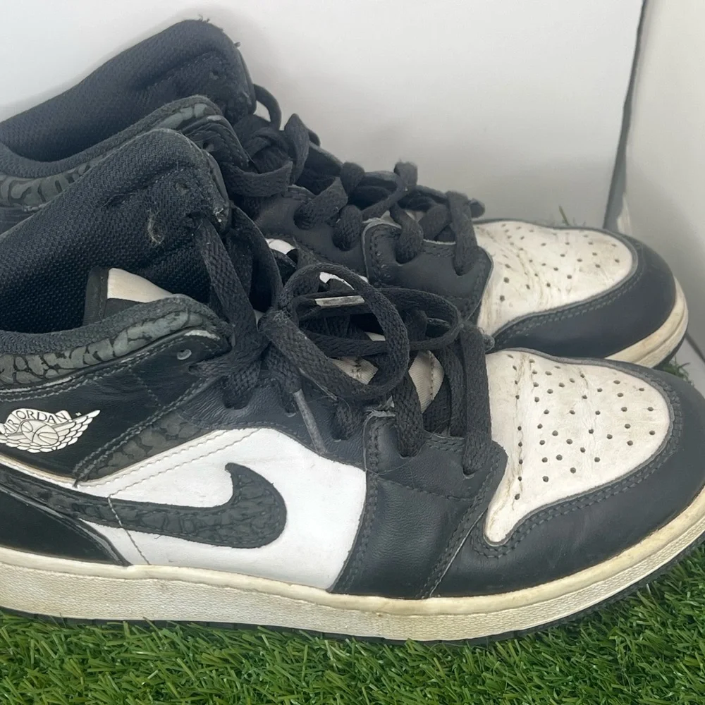 Nike Air Jordan 1 Mid SE Panda Elephant GS Size 6Y FB9909-001
